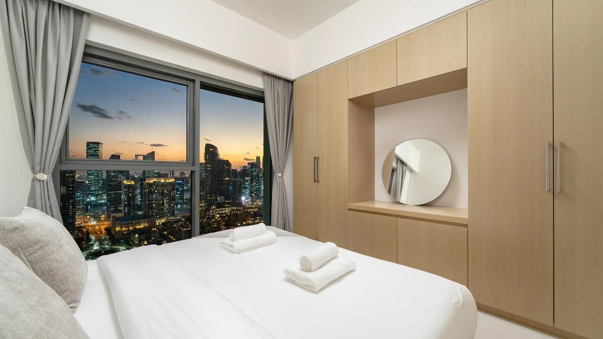 Burj Royale - New Luxe 2Br Apartment With Full Burj Khalifa & Fountain Views, 2Min To Dubai Mall 0*,  United Arab Emirates